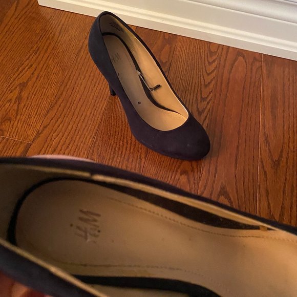 Black Suede Platform Heel - Picture 3 of 4